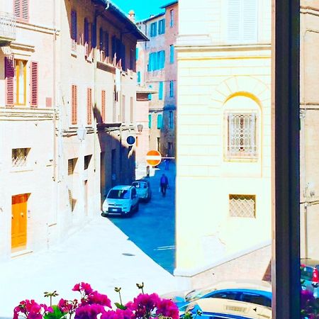 B&B Le Camere Di Livia เซียนา ภายนอก รูปภาพ