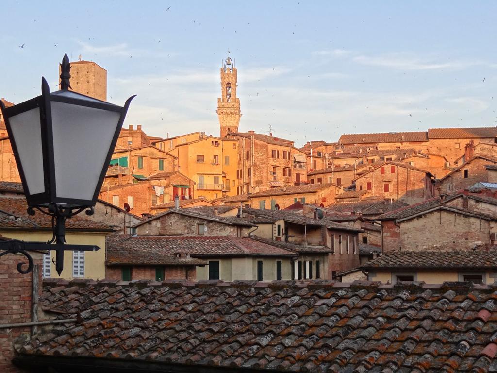 B&B Le Camere Di Livia เซียนา ภายนอก รูปภาพ