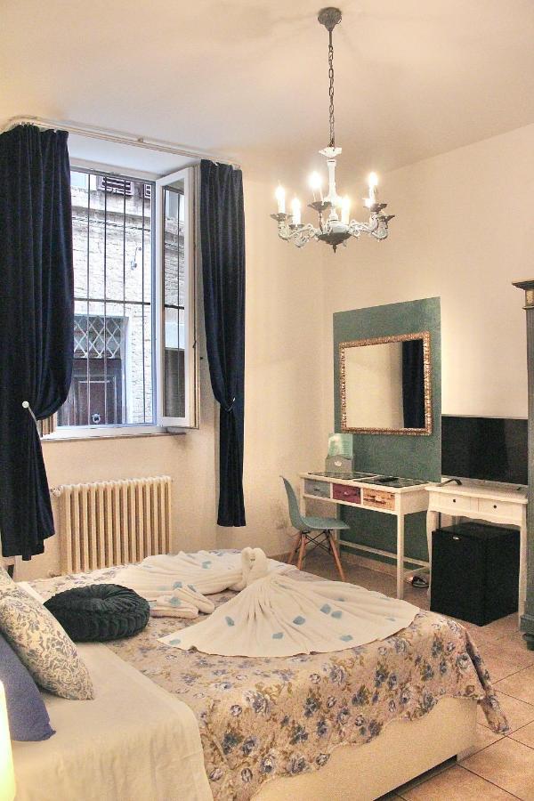 B&B Le Camere Di Livia เซียนา ภายนอก รูปภาพ