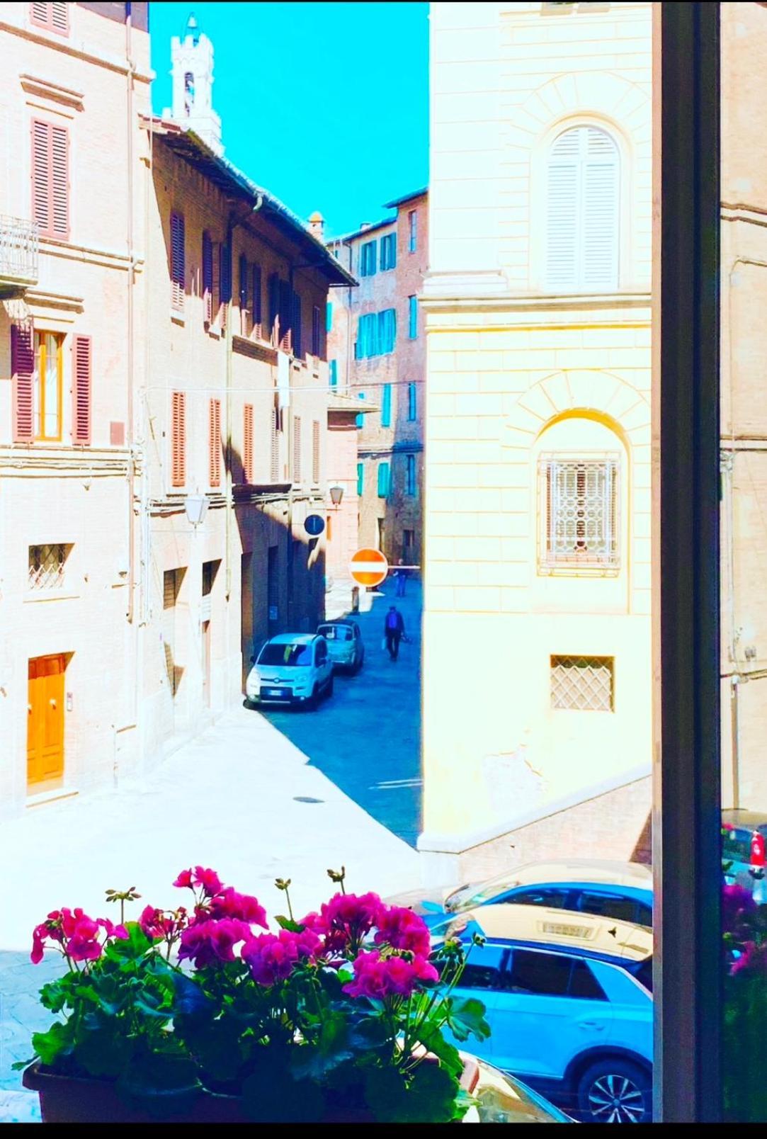 B&B Le Camere Di Livia เซียนา ภายนอก รูปภาพ