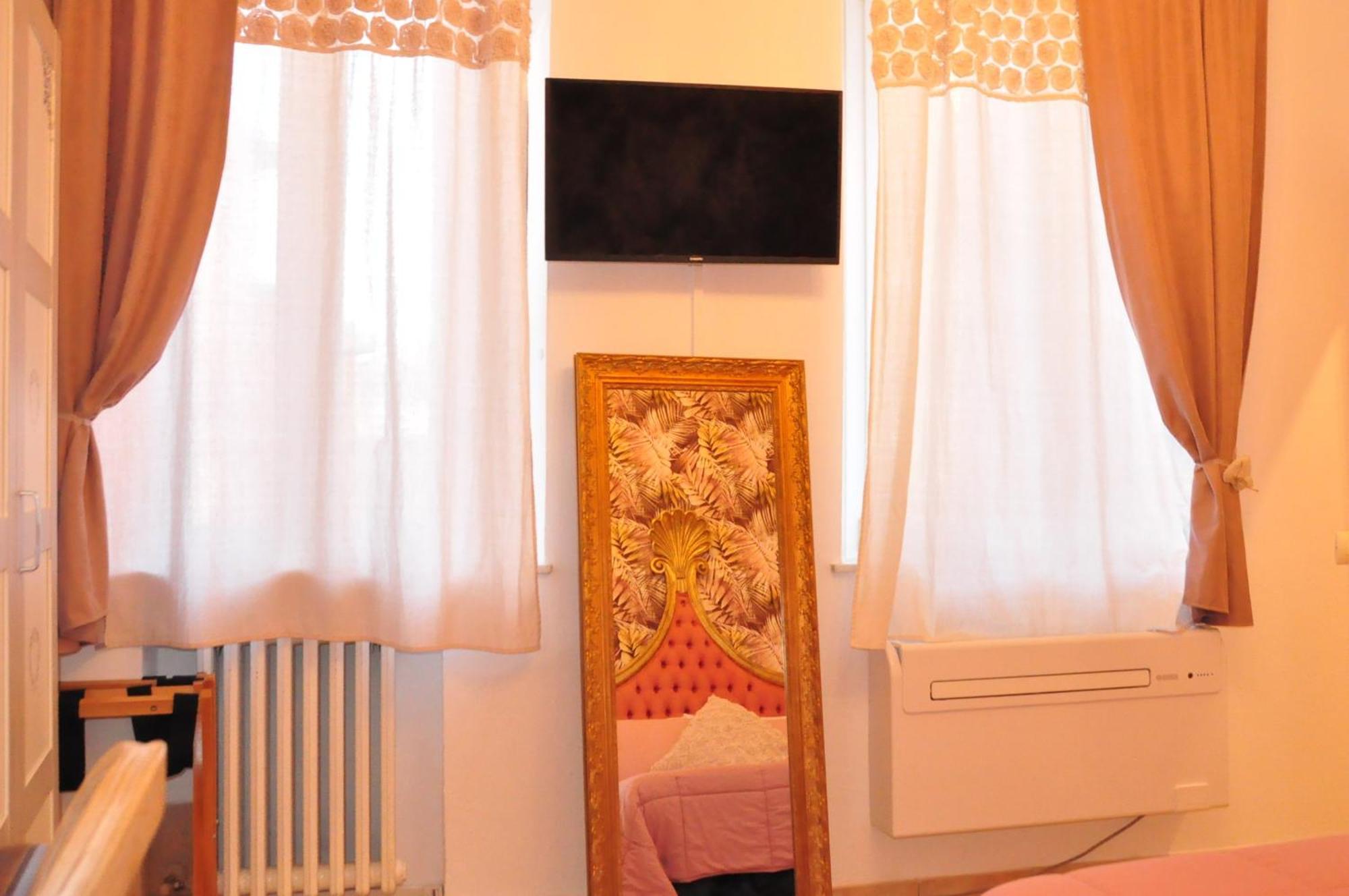 B&B Le Camere Di Livia เซียนา ภายนอก รูปภาพ