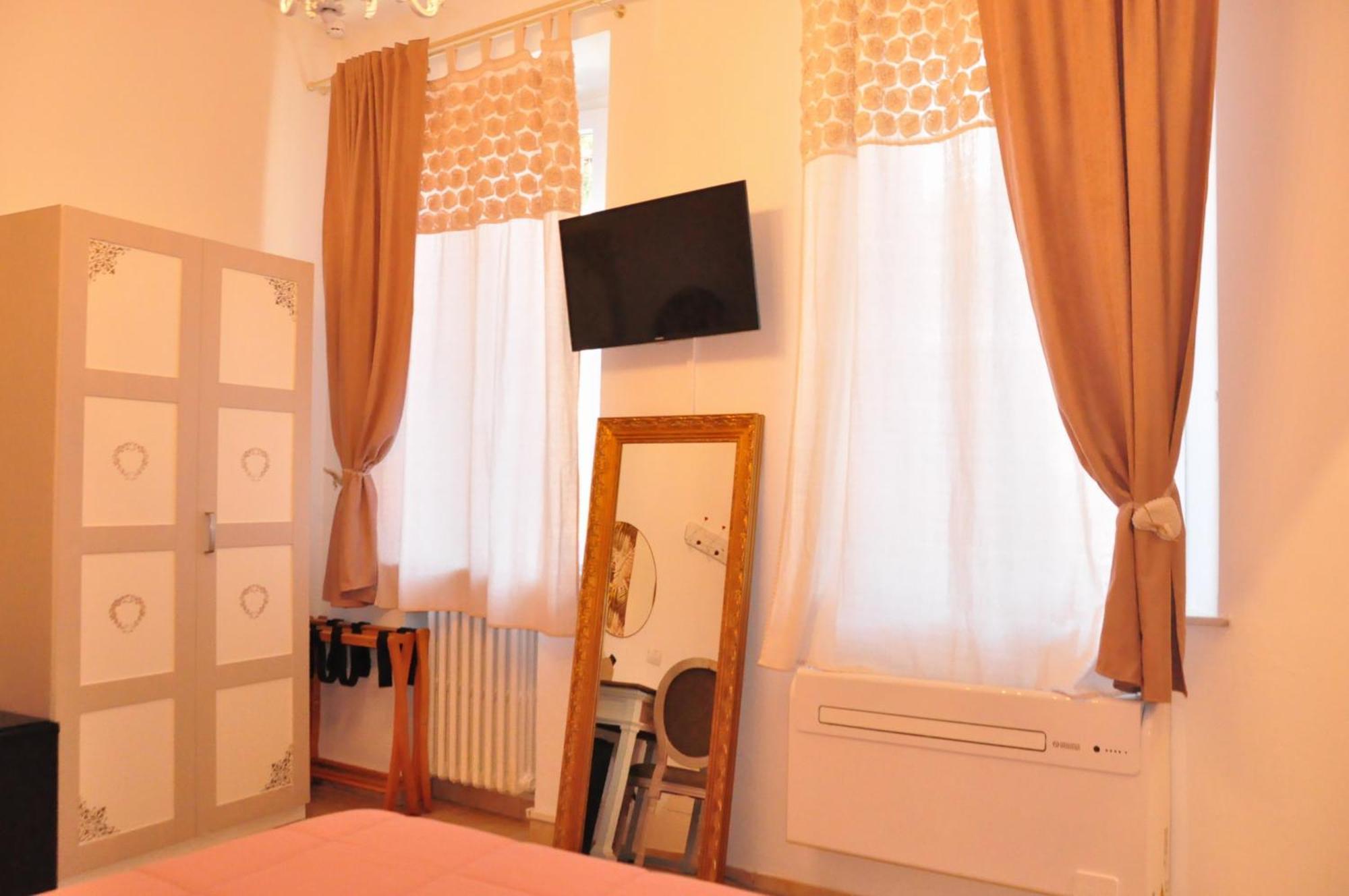 B&B Le Camere Di Livia เซียนา ภายนอก รูปภาพ