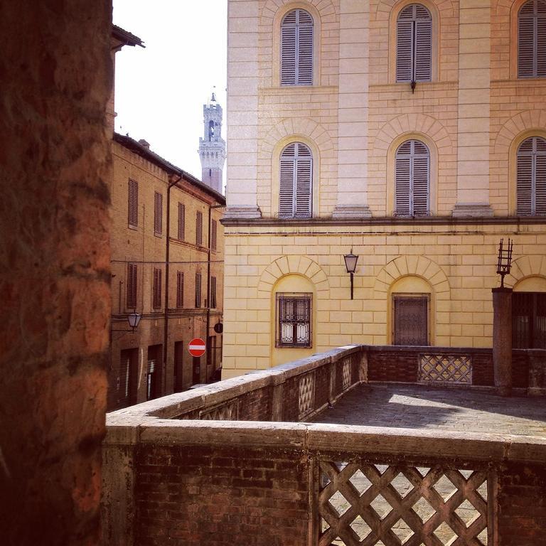 B&B Le Camere Di Livia เซียนา ภายนอก รูปภาพ
