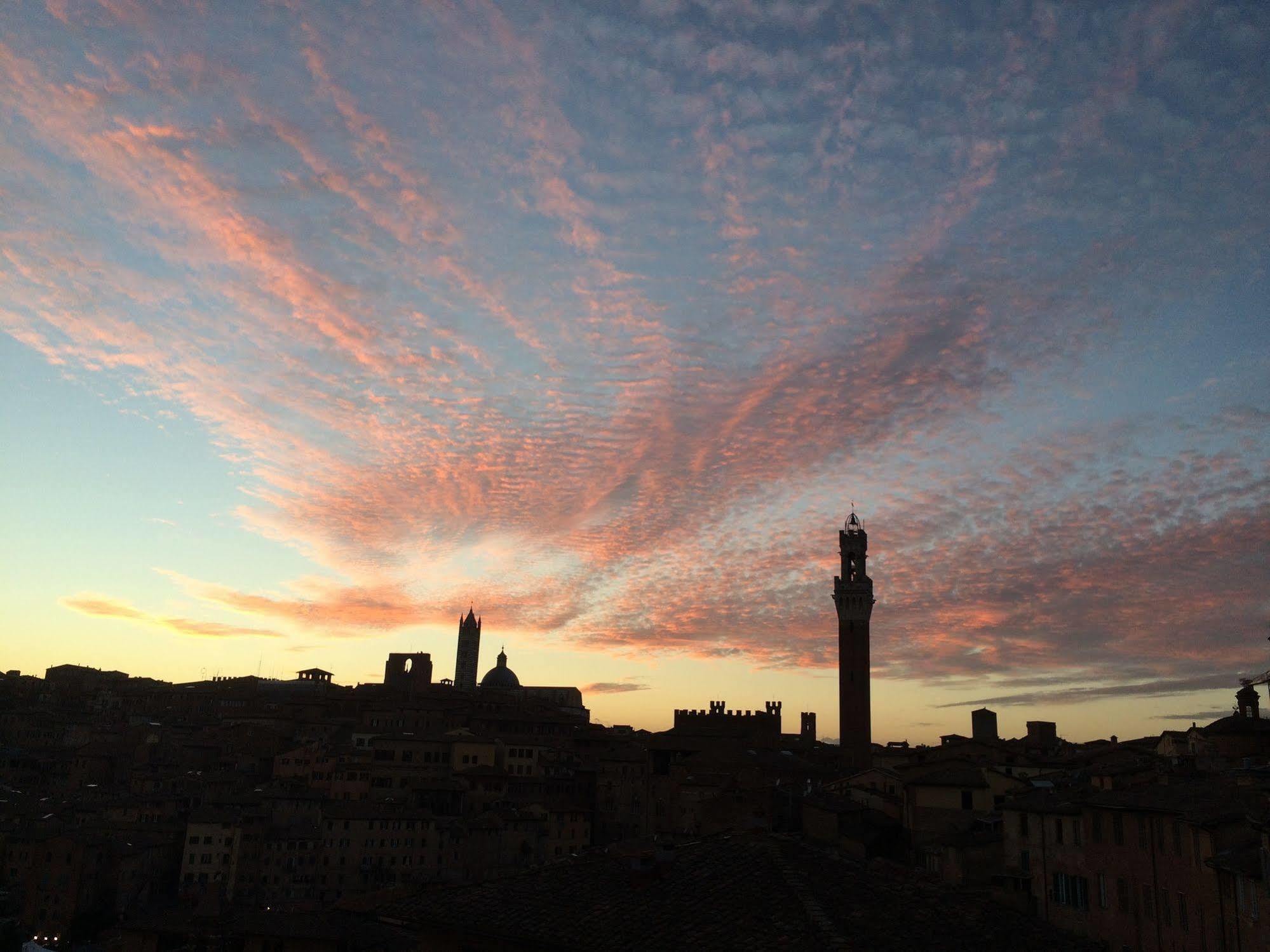 B&B Le Camere Di Livia เซียนา ภายนอก รูปภาพ